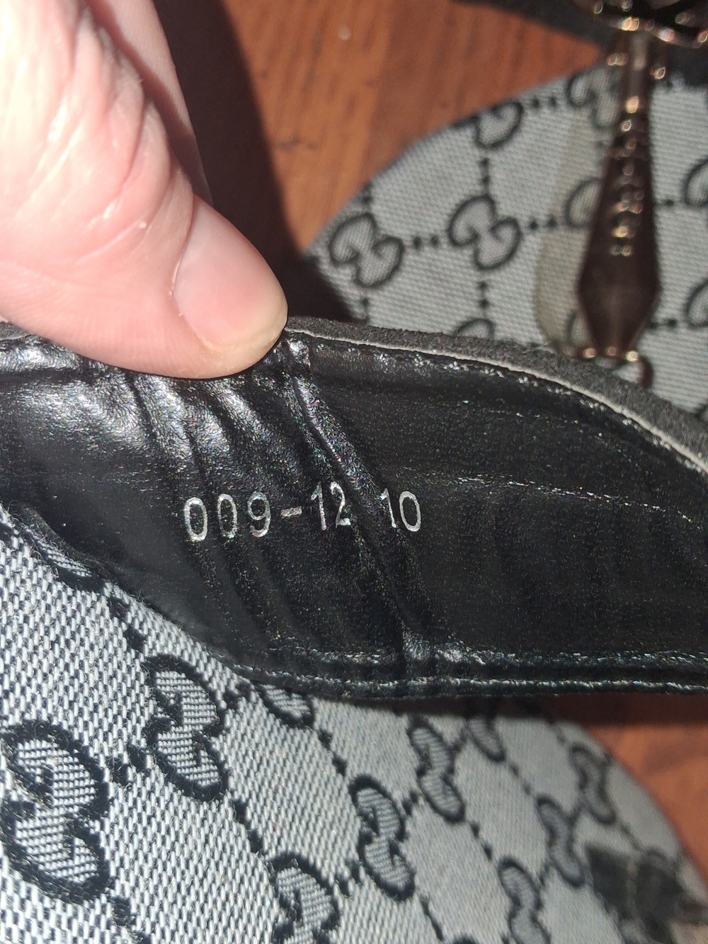 Gucci Gray GG Canvas Slides with Black Straps and Green-Red Webbing - Picture 2 of 5